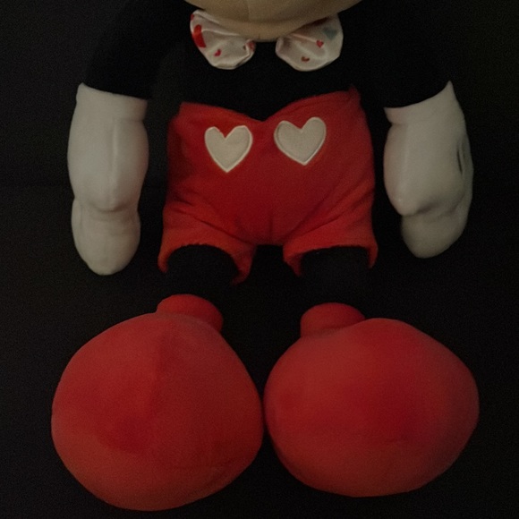 Mickey Mouse Valentine’s Day plush - Picture 3 of 3